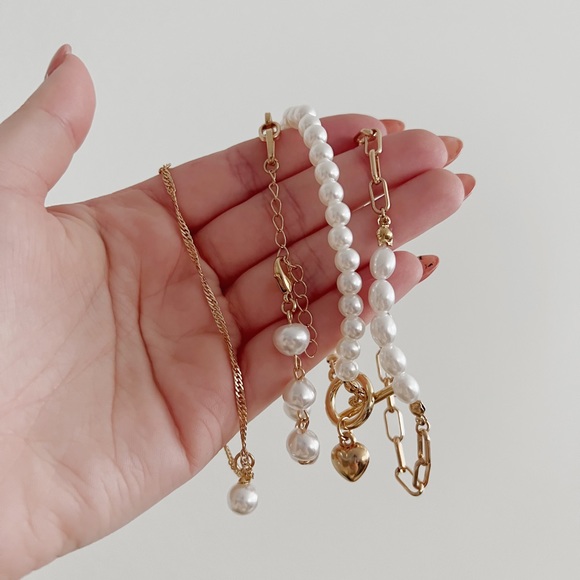 ✨NEW 4 Piece Pearl Beaded QT Buckle Bracelet - Picture 2 of 5